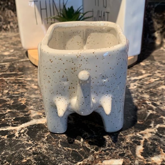 Adorable elephant 🐘 planter - Picture 2 of 4